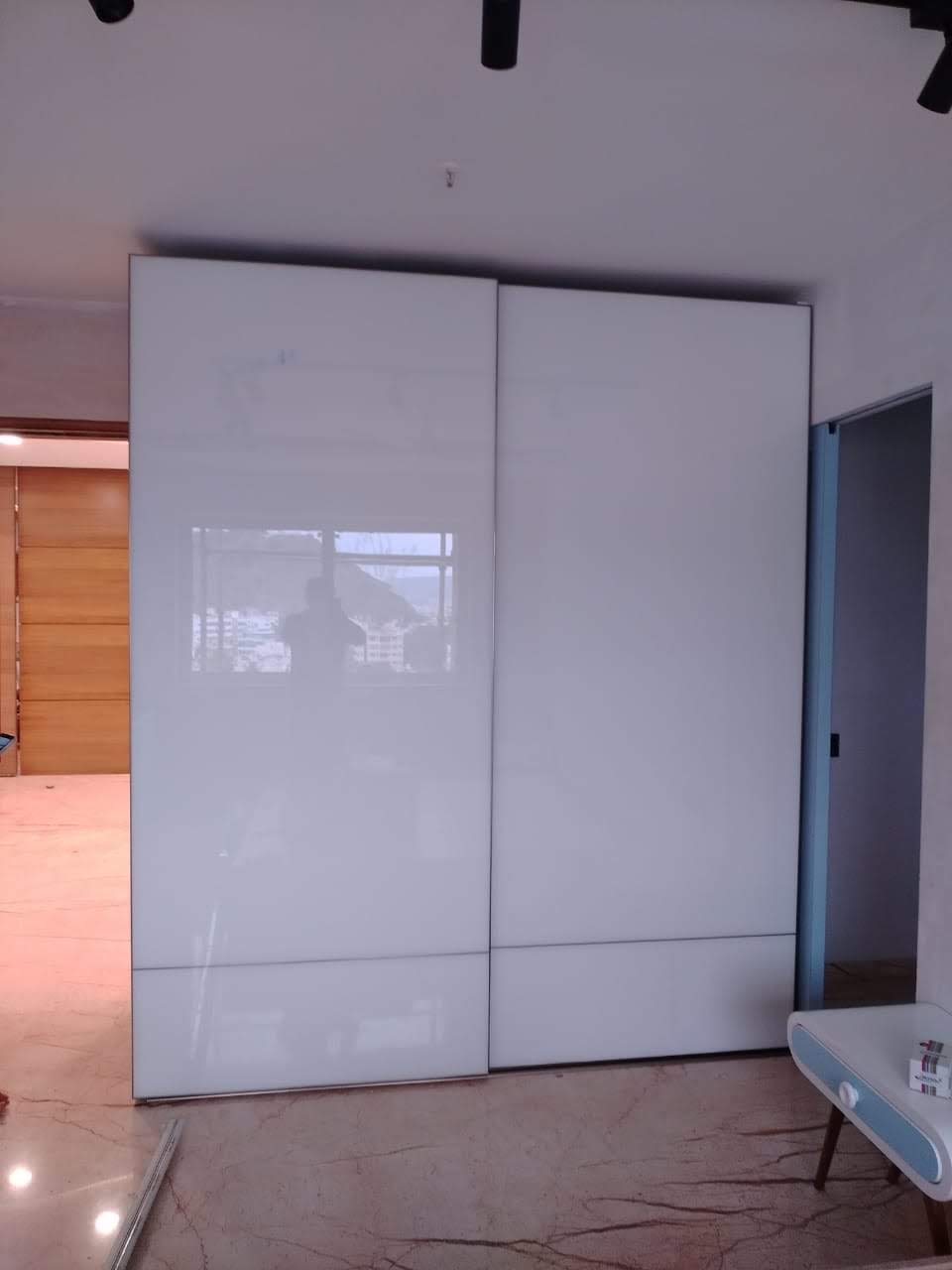 lacquer-glass-wardrobe-biggest-brand-gurgaon-glass-wardrobe-largest-dealers-manufacturers-in-gurgaon-gurugram-india